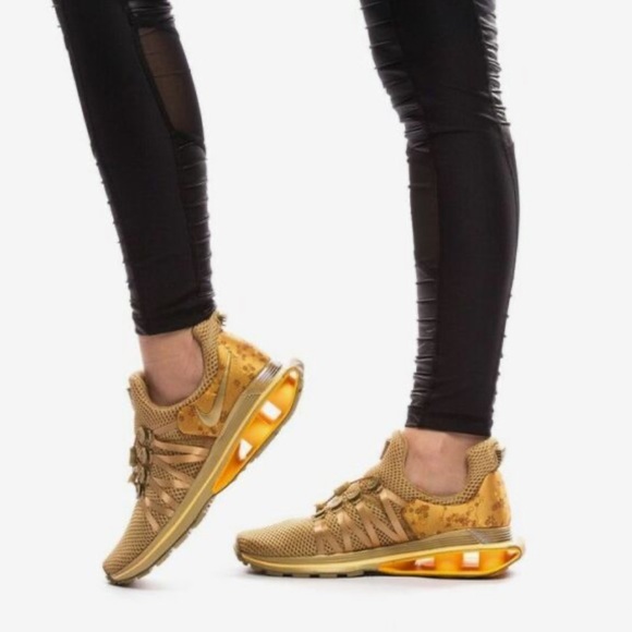 Nike Shox Gravity Metallic gold - Picture 2 of 6